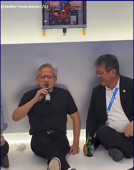 真接地气了！黄仁勋台北电脑展席地喝啤酒：与技嘉老总吹牛  