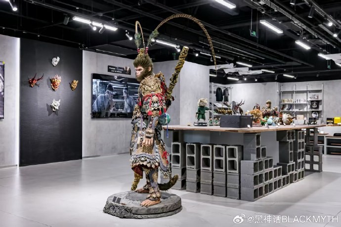 《黑神话》五一开启快闪活动 1:1天命人雕像太帅了！