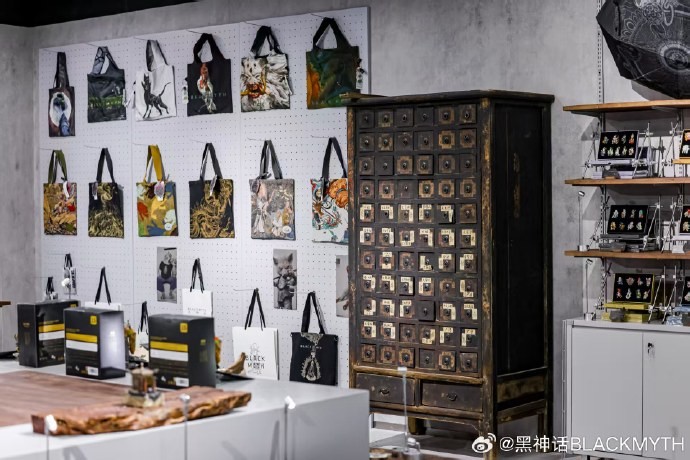 《黑神话》五一开启快闪活动 1:1天命人雕像太帅了！